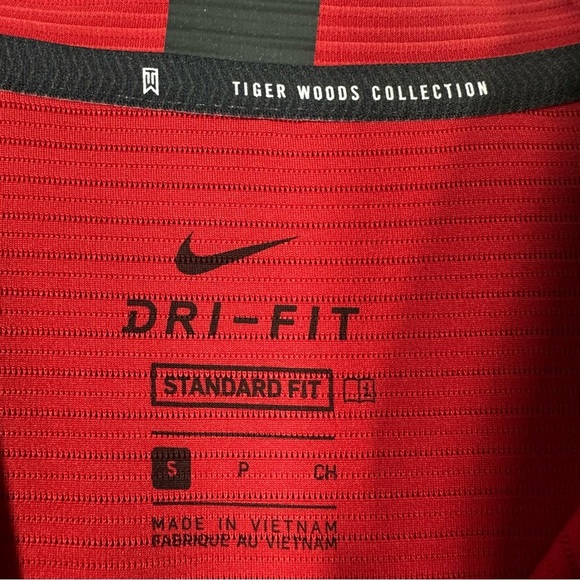 NIKE Dry-Fit Tiger Woods Standard Fit Red Textured Short Sleeve Shirt Small - Picture 10 of 10